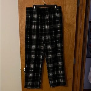 Sonoma Men's Black and White Plaid Sleep pants.